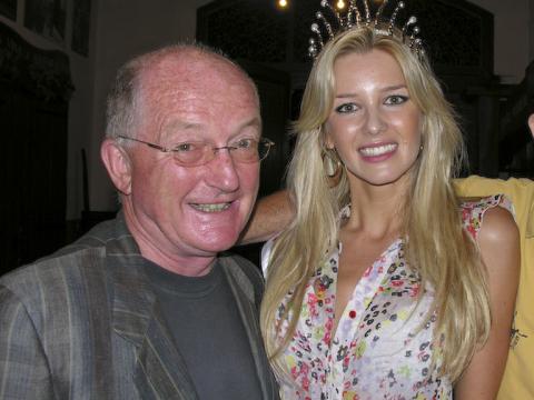 another gratuitous pic of Miss Croatia, this time with Oz Clarke
